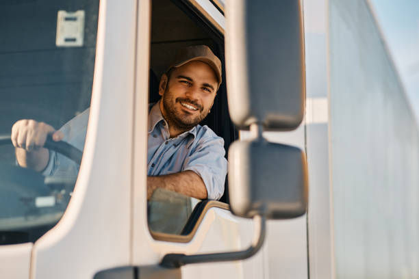 exportacion e importacion. una persona conduciendo